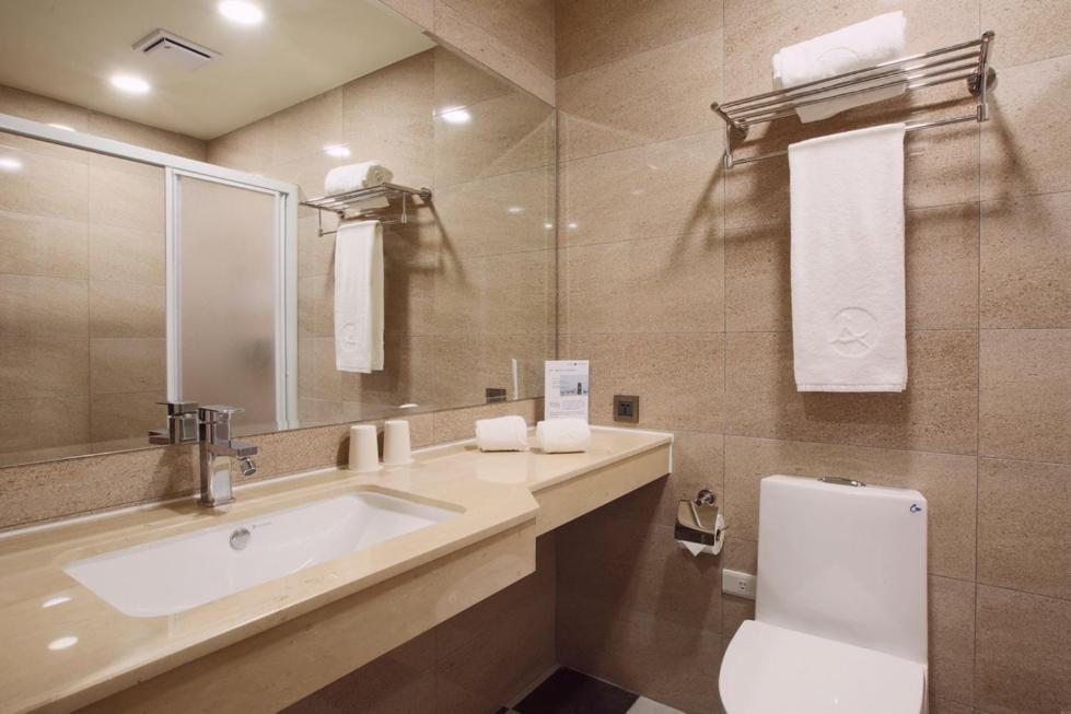 Hotel A Tainan Bagian luar foto