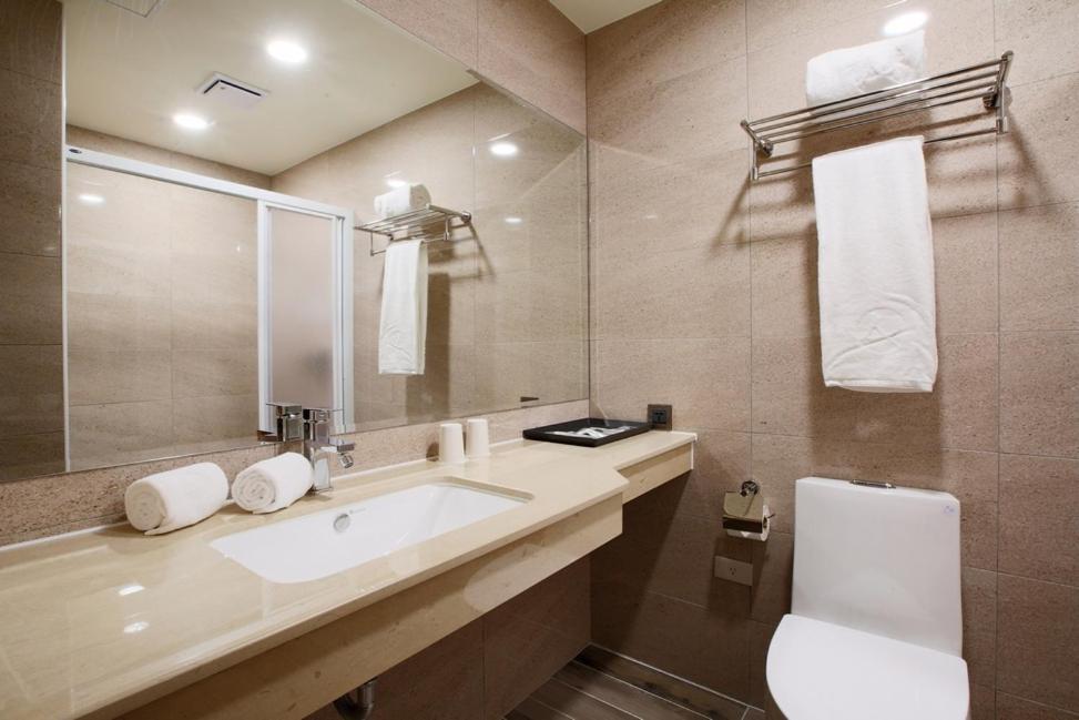 Hotel A Tainan Bagian luar foto
