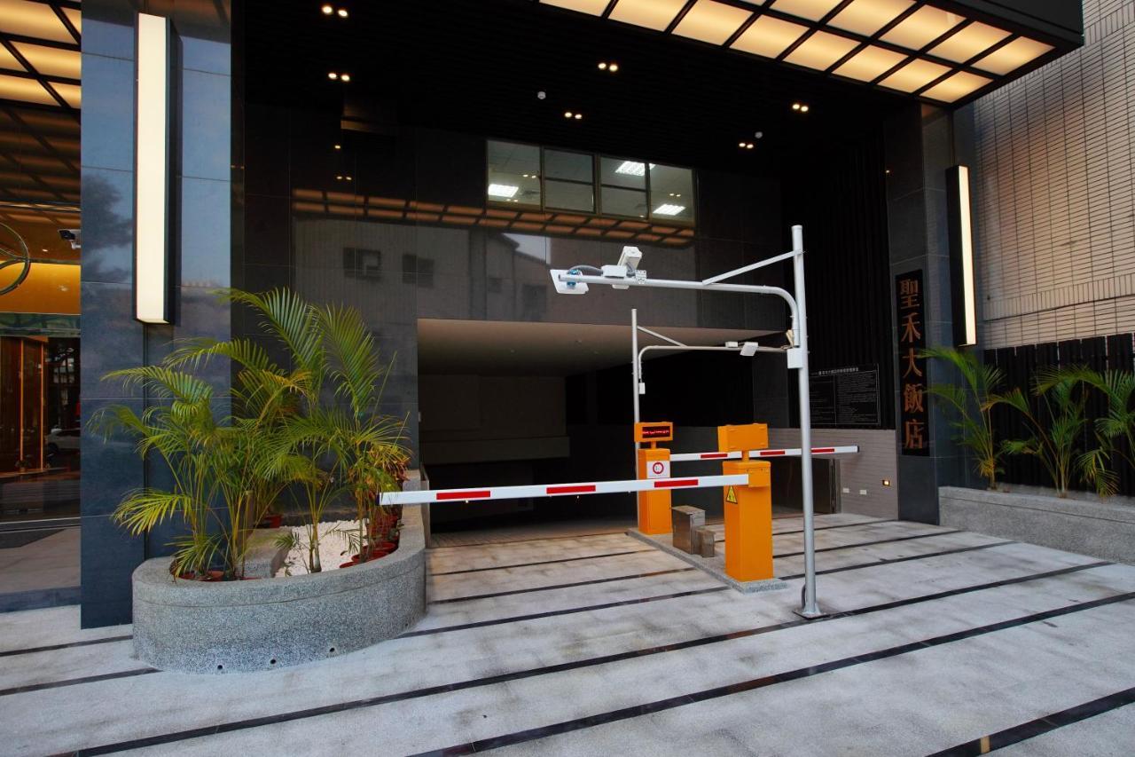 Hotel A Tainan Bagian luar foto