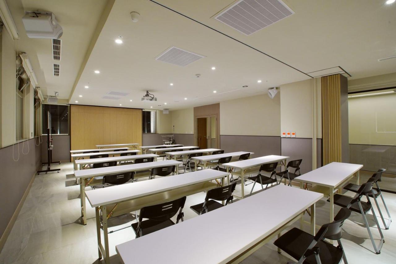 Hotel A Tainan Bagian luar foto