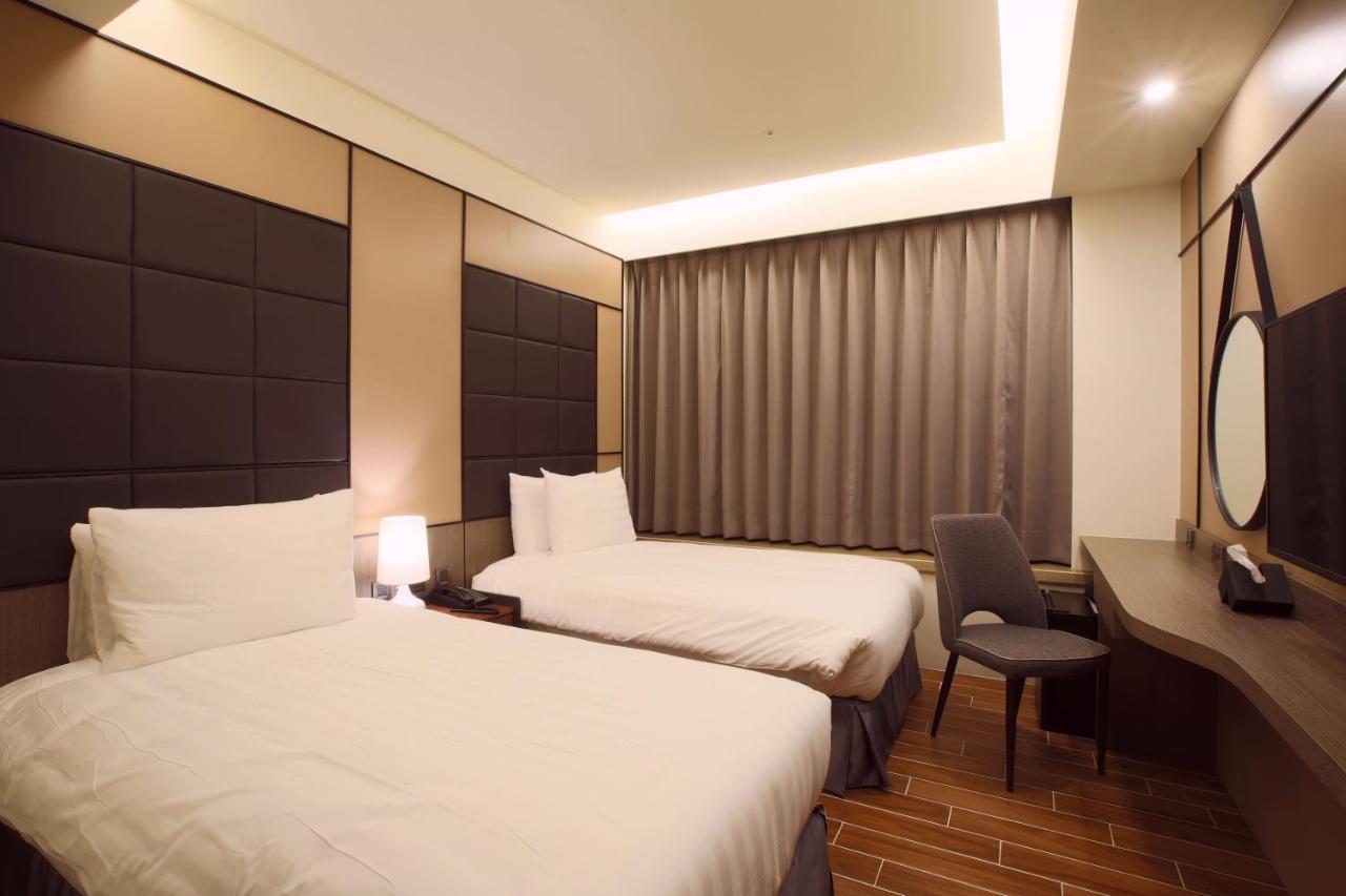 Hotel A Tainan Bagian luar foto