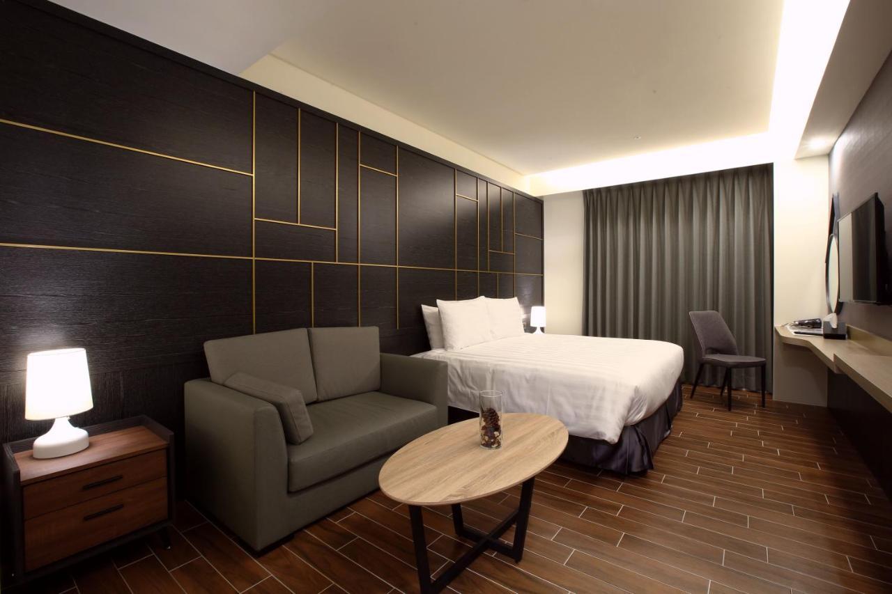 Hotel A Tainan Bagian luar foto