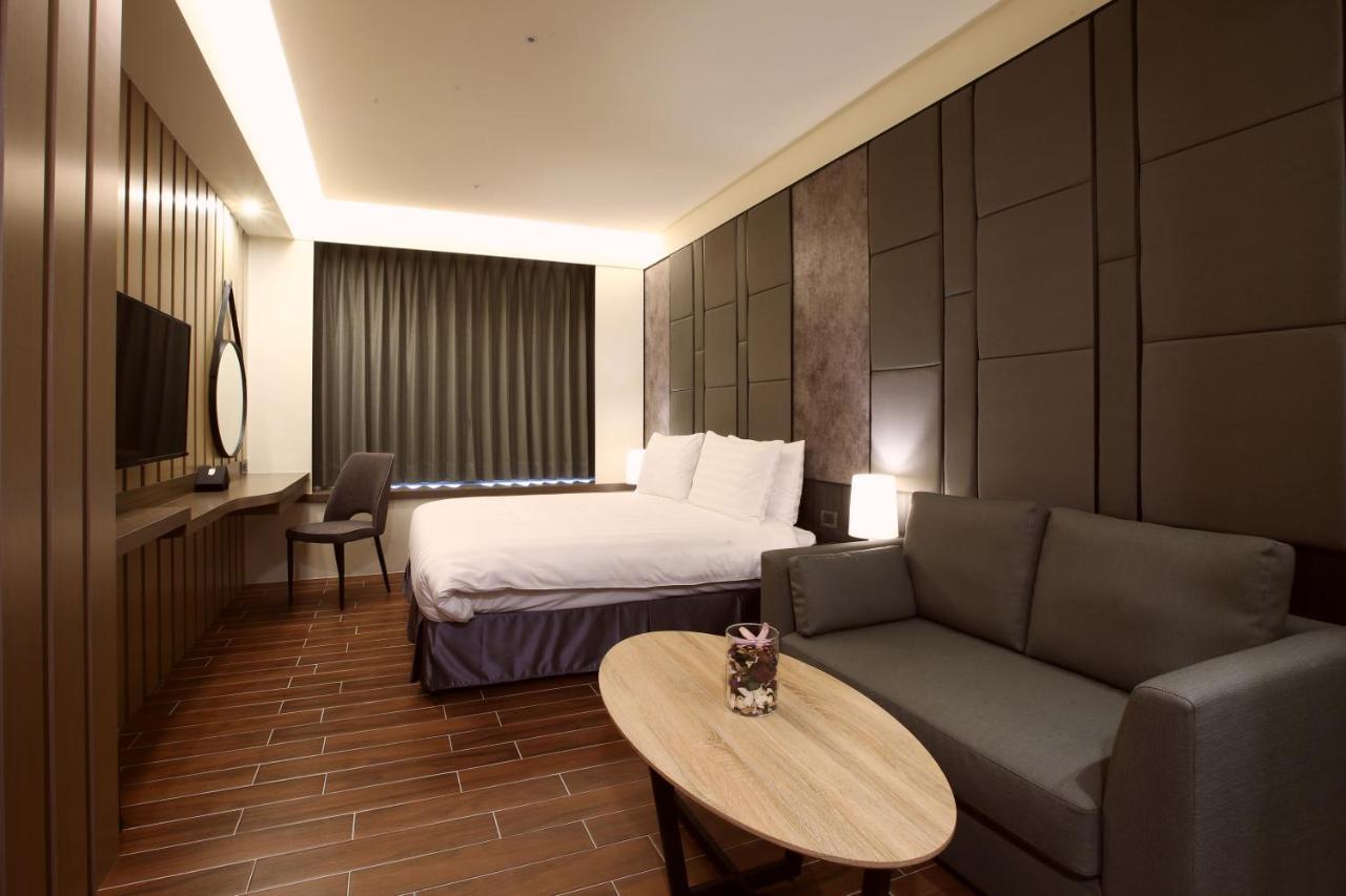 Hotel A Tainan Bagian luar foto